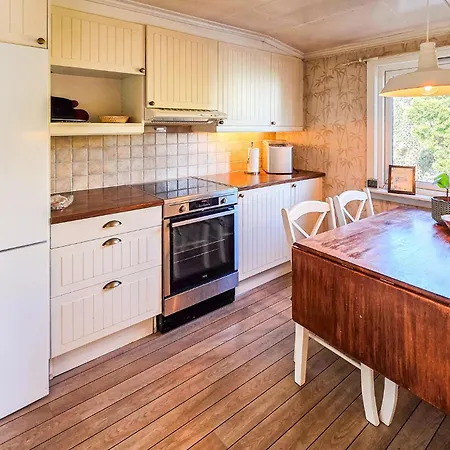 Ferienhaus Beautiful In Tolvsrod